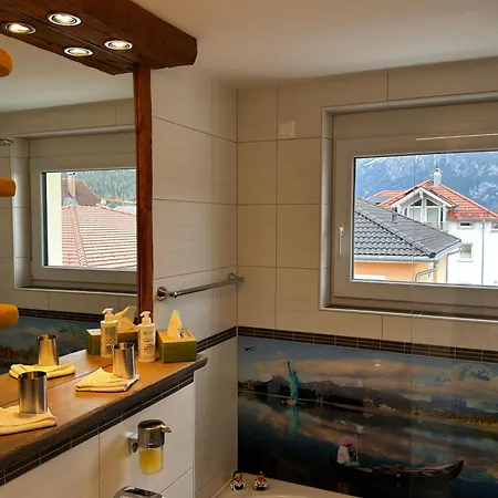 康尼赫施洛瑟度假公寓 *